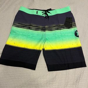 New with tags men’s Hurley Phantom board shorts size 33